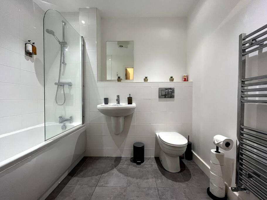 Modern 1 Bedroom Serviced Apartment - Near City Centre 동커스터 외부 사진