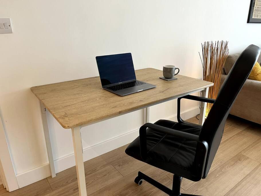 Modern 1 Bedroom Serviced Apartment - Near City Centre 동커스터 외부 사진