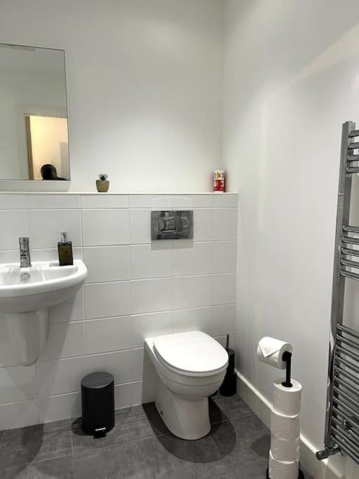 Modern 1 Bedroom Serviced Apartment - Near City Centre 동커스터 외부 사진